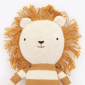 Angus the Knitted Lion